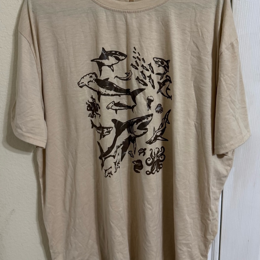 SHEIN Beige Shark Graphic Men's Tee